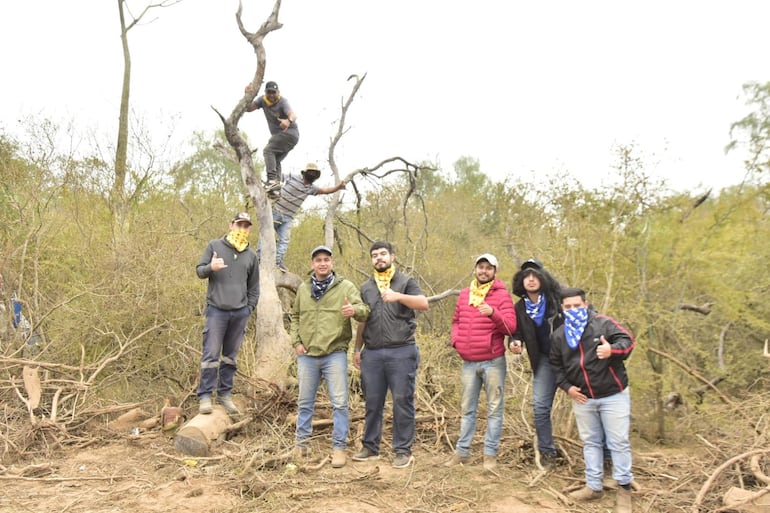 Los aficionados en las picadas de la Etapa 1 del Rally del Chaco 2023.