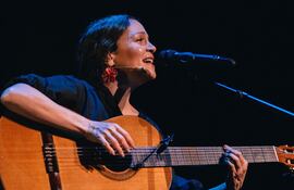 La cantante mexicana Natalia Lafourcade está en la dulce espera.