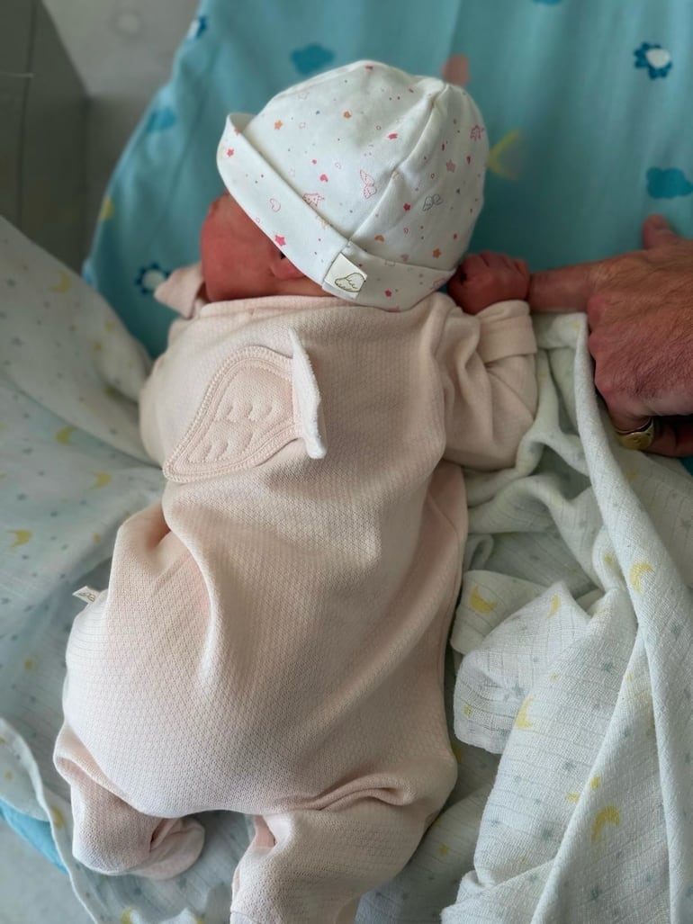 ¡Una postal llena de ternura! La recién nacida de la princesa Eugenia y Jack Brooksbank. (Instagram/Princess Eugenie)