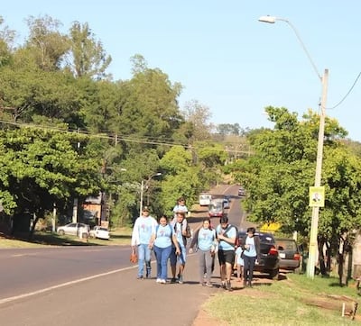 Peregrinos arriban a la Villa Serrana.
