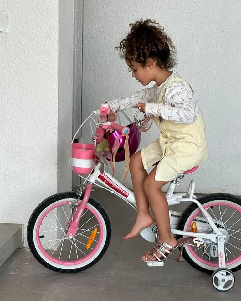 Con esta postal papá Cristiano Ronaldo saludó a Alana Martina en su cumpleaños número 8. (Instagram/Cristiano Ronaldo)