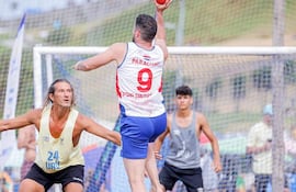 Las selecciones paraguayas de beach handball competirán desde el sábado en Rosario.