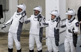 De izquierda a derechea, los astronautas: Andrey Fedyaev,Jack Hathaway, Jessica Meir y Sophie Adenot