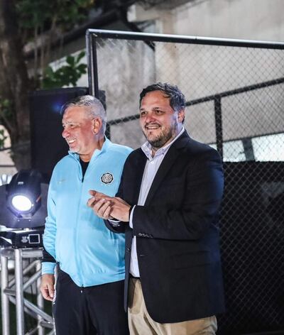 El director técnico Éver Hugo Almeida (77 años), con el presidente de Olimpia, Rodrigo Nogués Bazán (47).