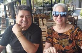 ¡Hermosa pareja! Rubén y Ana María Rodríguez hoy cumplen 45 años de casados.