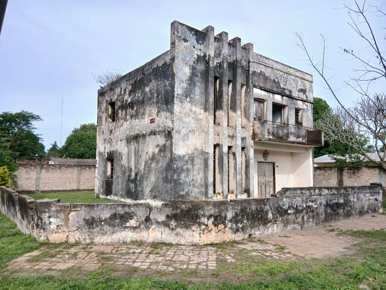 Vergonzoso abandono: edificio del Correo Paraguayo en Puerto Antequera está al borde del derrumbe Vergonzoso abandono: edificio del Correo Paraguayo en Puerto Antequera está al borde del derrumbe