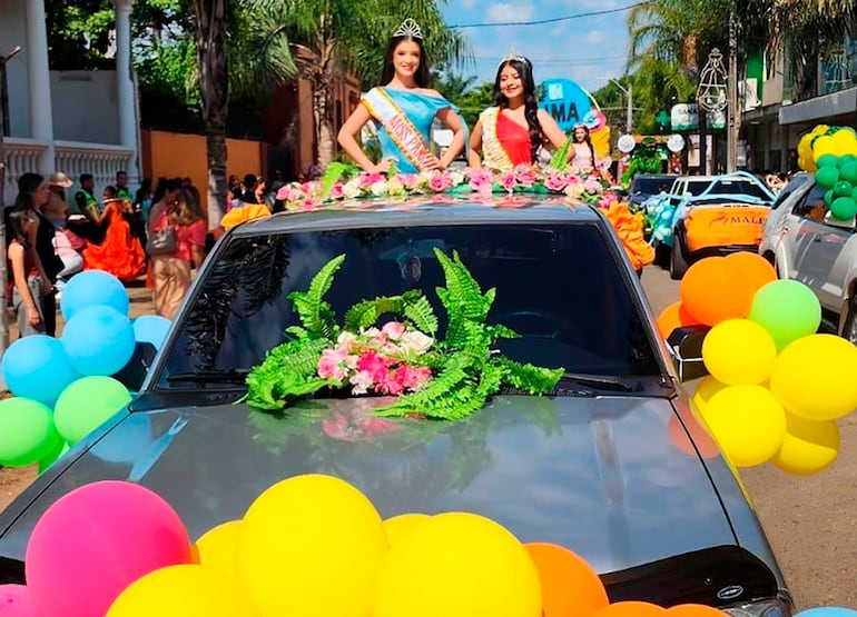 La ciudad de Caacupé también dio la bienvenida a la nueva estación con el colorido y tradicional Corso de las Flores.
