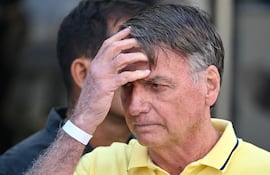 Jair Bolsonaro,expresidente de Brasil, es ingresado a un hospital de Brasilia para una cirugía de hombre.
