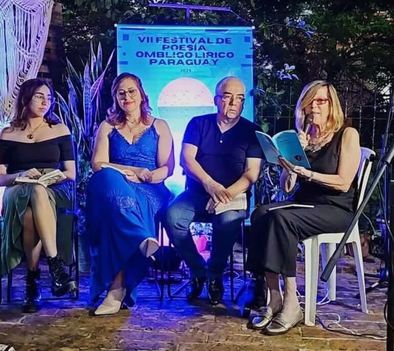 Poetas de distintas ciudades y generaciones comparten sus obras en las jornadas organizadas por el Festival de Poesía Ombligo Lírico Paraguay.