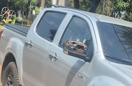 La camioneta recibió varios impactos de bala durante el ataque.