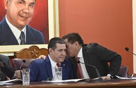 Sesion de la H.de GobiernoANR Junta de gobierno de la ANR horacio cartes delega administración a juan carlos galaverna y rodolfo friedman.