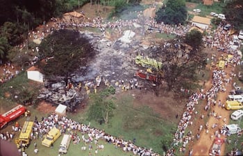 El lugar de impacto de la aeronave, en Mariano Roque Alonso. Fallecieron 22 personas. Hoy se cumplen treinta años.