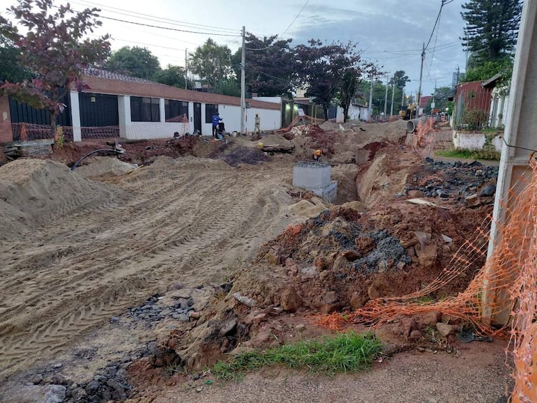 Las obras de desagüe pluvial en el barrio San Pablo de Asunción permanecen inactivas y deterioradas.