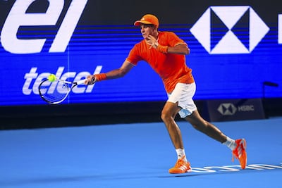 El tenista español Rafael Jódar devuelve la bola al británico Cameron Norrie durante su partido de dieciseisavos de final del Abierto Mexicano de Tenis 2026 disputado en la ciudad de Acapulco, Juárez (México).