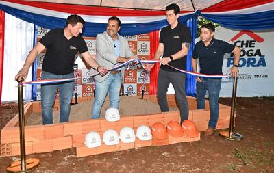 Autoridades del MUVH, directivos de Casa Más y familias beneficiadas participaron del lanzamiento del nuevo barrio cerrado, en Ciudad del Este.