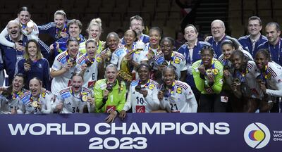 Festejo de las francesas que alzaron el título por tercera vez.