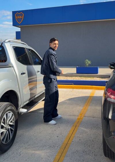 El mediocampista Leandro Paredes se encuentra en la sede de Boca Juniors para finiquitar su vuelta al Xeneize. 