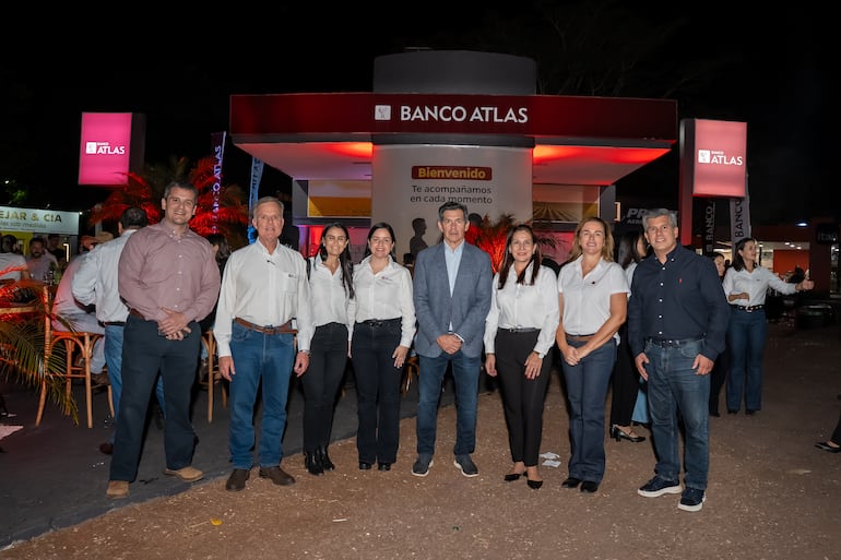 “Queremos seguir construyendo relaciones cercanas y de confianza", expresó el presidente de Banco Atlas, Miguel Ángel Zaldívar Silvera (centro).
