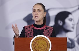 La presidenta de México, Claudia Sheinbaum, habla durante una rueda de prensa.
