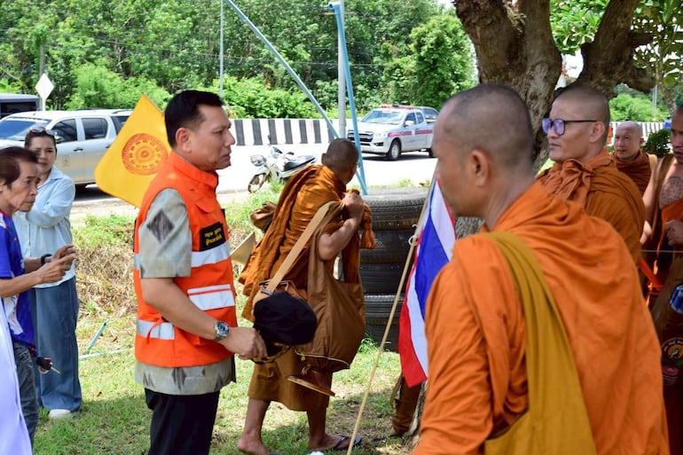 Ocho monjes budistas que participaban en un peregrinaje murieron este jueves en el noreste de Tailandia después de ser atropellados por una camioneta conducida por un menor de edad, según informaron las autoridades.