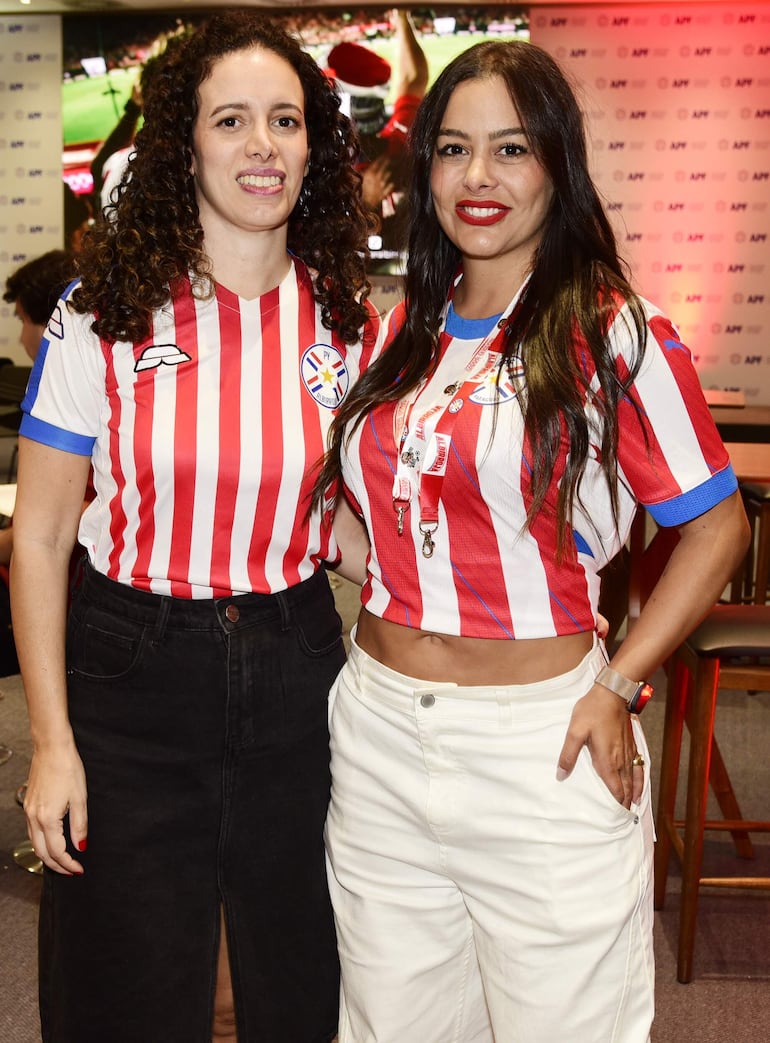 Adri Morro y Larisa Riquelme. 
