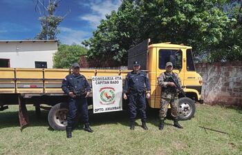 Camión de la marca Mercedes Benz modelo L 608 D, de color amarillo, año 1976, con chapa CAU5830, denunciado como robado.