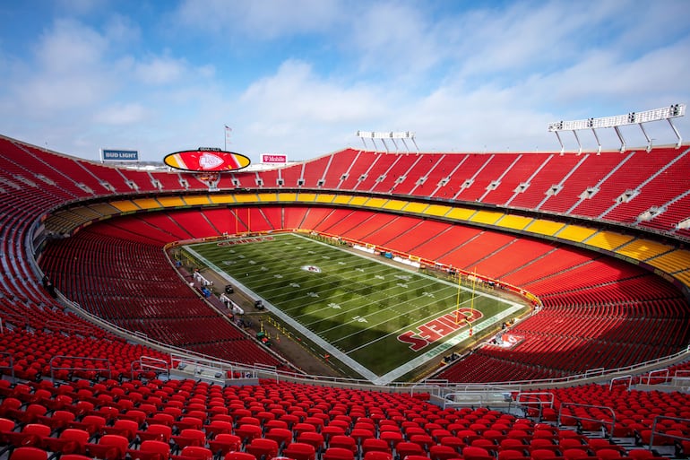 Fotografía que muestra una vista general del estadio de Kansas City, también conocido como Arrowhead Stadium, en Kansas City, Misuri (EE.UU.). 