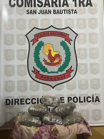 Hallan seis panes de marihuana detrás de la capilla San Miguel tras denuncia de vecinos por movimientos sospechosos.