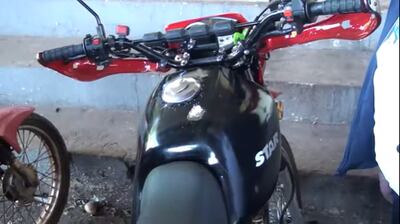 El cambio del tanque de combustible es evidente y los trabajadores de Aduanas están detectando ya varias motos que ingresan producto de contrabando de esta manera.