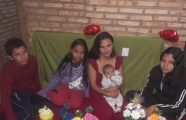 Delia Antonia Florentín es una artesana de la compañía Cabañas de la ciudad de Caacupé.