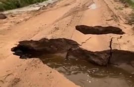 Los caminos rurales de Ñeembucú quedan deteriorados luego de las intensas precipitaciones.