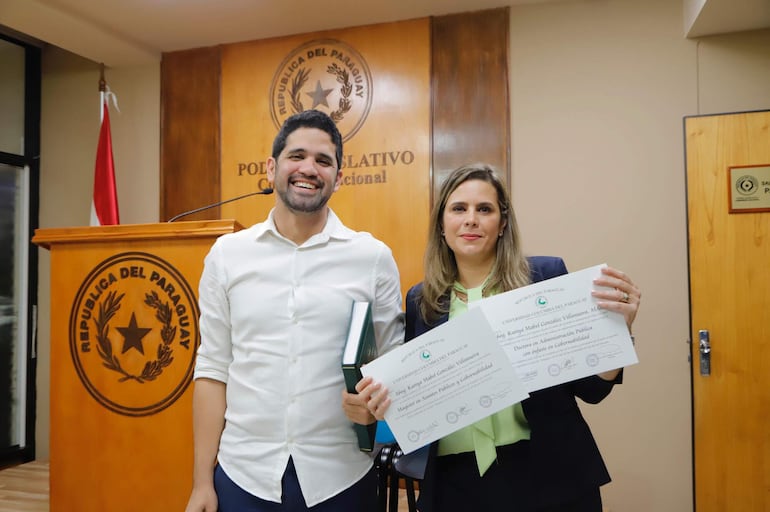 El diputado Raúl Benítez y la entonces senadora Kattya González. (ARCHIVO)