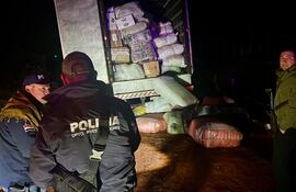 El camión estaba repleto de mercaderías, pero los delincuentes seleccionaron las cajas que contenían celulares