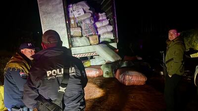 El camión estaba repleto de mercaderías, pero los delincuentes seleccionaron las cajas que contenían celulares