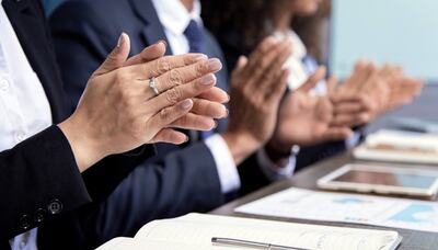 El mandato especial le obliga jurídicamente al impedimento de todo tipo de resultados lesivos a los valores y/o intereses de terceros.