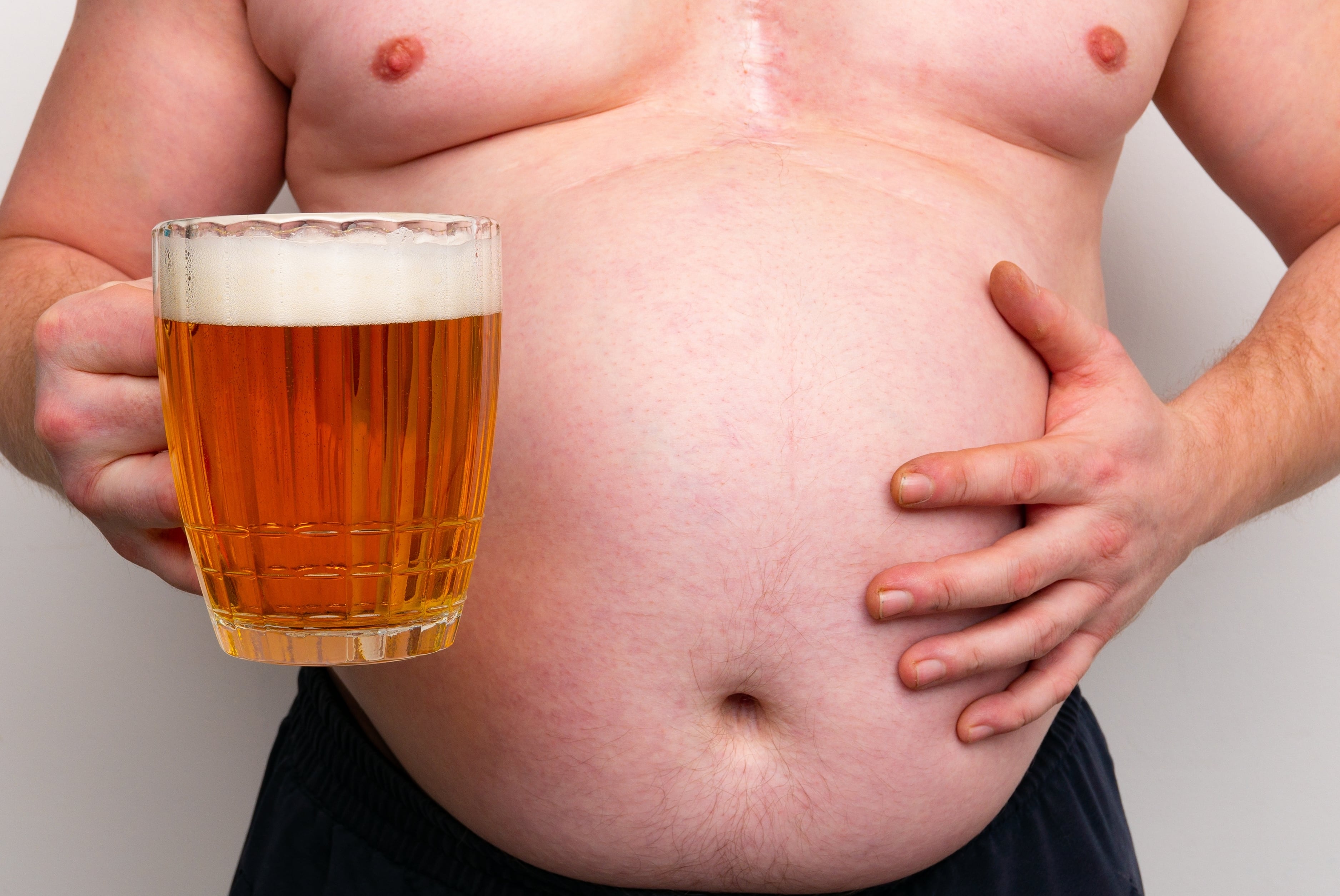 La “panza cervecera” representaría un peligro real para la salud del corazón, según estudio