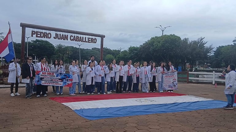 Bioquímicos se reúnen en la Laguna Punta Porã, de Pedro Juan Caballero.