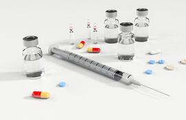 Los medicamentos para llevar a cabo la castración química se pueden aplicada mediante inyecciones o vía oral. El tratamiento está aprobado como paliativo para enfermos con cáncer de próstata.