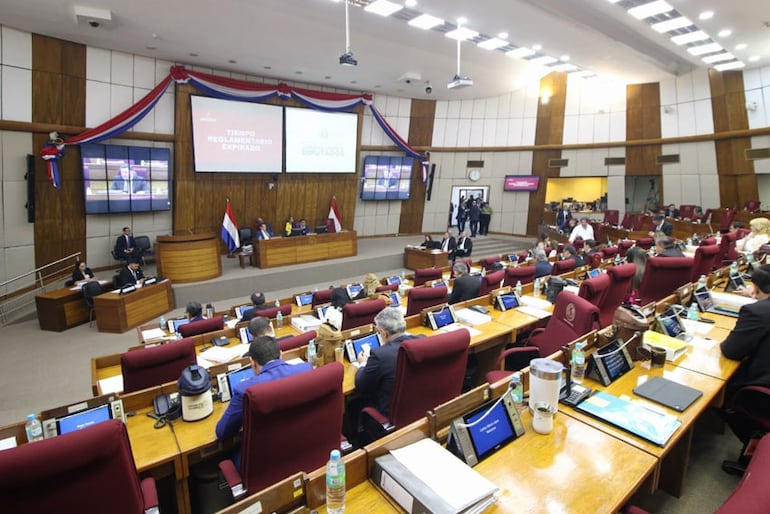 Dejan sin quorum sesión de Diputados para salvar a siete intendentes