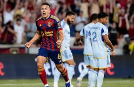 Braian Ojeda grita su gol anotado contra el Atlanta United