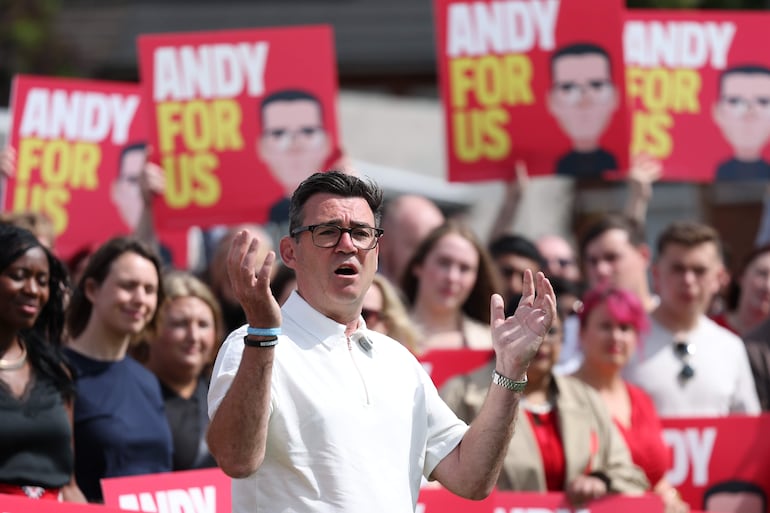 Andy Burnham, actual alcalde de Mánchester, dijo que "aprovechará la oportunidad" para tratar de cambiar el Reino Unido, tras ganar un escaño al Parlamento británico. Podría suceder a Keir Starmer al frente del Partido Laborista y del Gobierno británico.