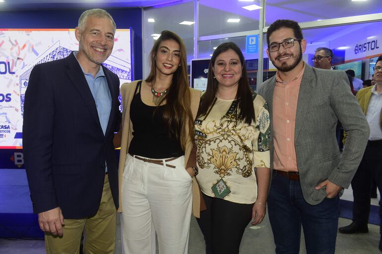 Fernando Vangioni, Romina Presentado, Denisse Orrego y Adrián Agüero.