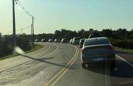 Largas filas en el retorno a la capital, tras el feriado largo.