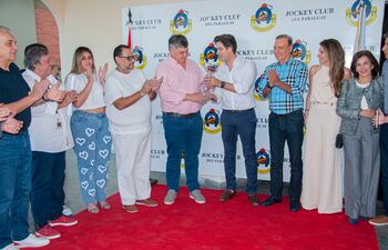 Luis María González Vaesken recibe el trofeo de familiares del homenajeado Dr. Vicente Zaputovich.
Clásico Bernardino Gorostiaga
Clásico Vicente Zaputovich 03 de Julio de 2023