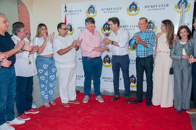 Luis María González Vaesken recibe el trofeo de familiares del homenajeado Dr. Vicente Zaputovich.
Clásico Bernardino Gorostiaga
Clásico Vicente Zaputovich 03 de Julio de 2023