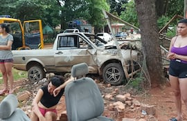 Un hombre orden de captura intentó escapar de la Policía y fue a chocar contra una vivienda.