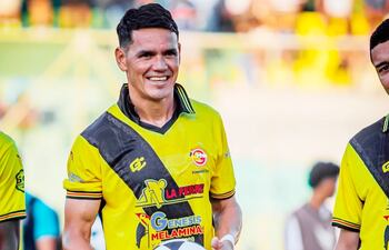 Roberto Moreira hizo doblete en el fútbol hondureño