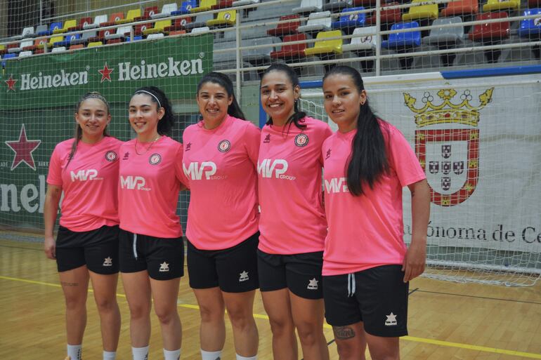 Las paraguayas Tamara Luján y Mara Vanina Rolón, las colombianas Danna Valentina Rodríguez 'Tina' y Laura Fernanda Bustos, y la brasileña Tamiris Conceiçao. 