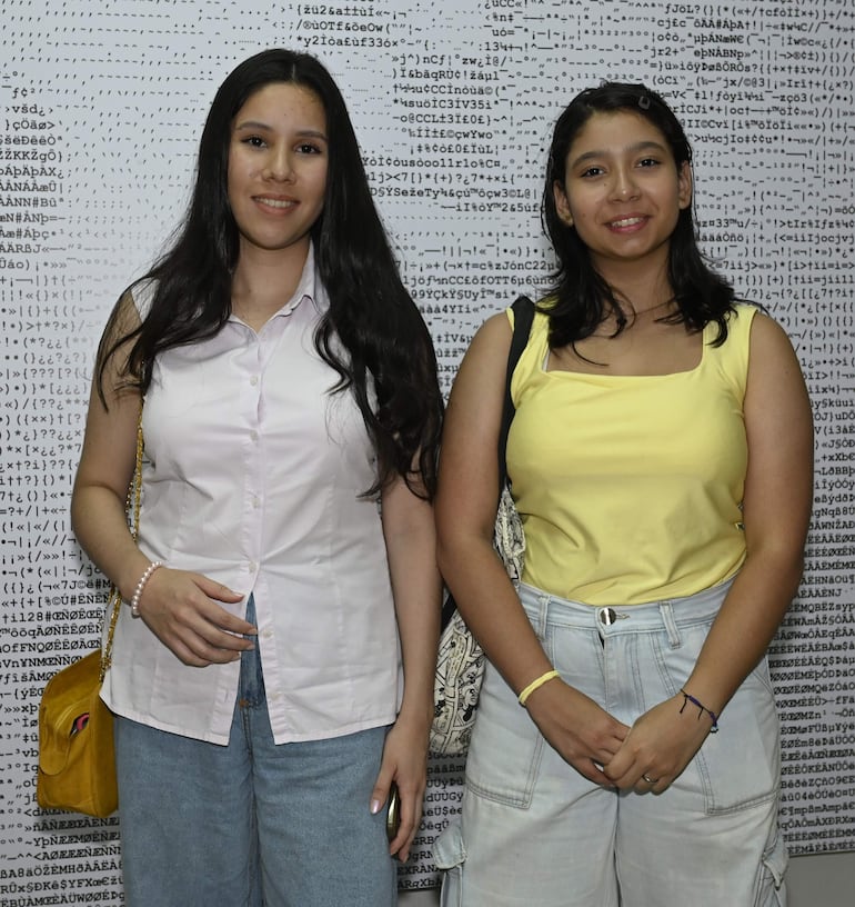 Sol Riveros y Kelly Álvarez. 