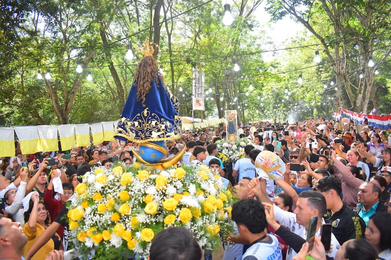 Miles de fieles honraron hoy a la Virgen del Paso.